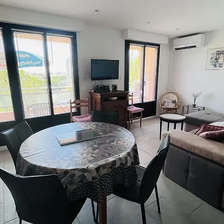 Haven Of Peace With Balcony In * Sainte-Maxime