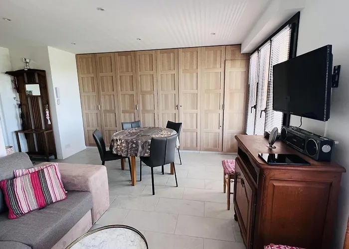 Haven Of Peace With Balcony In Sainte-Maxime